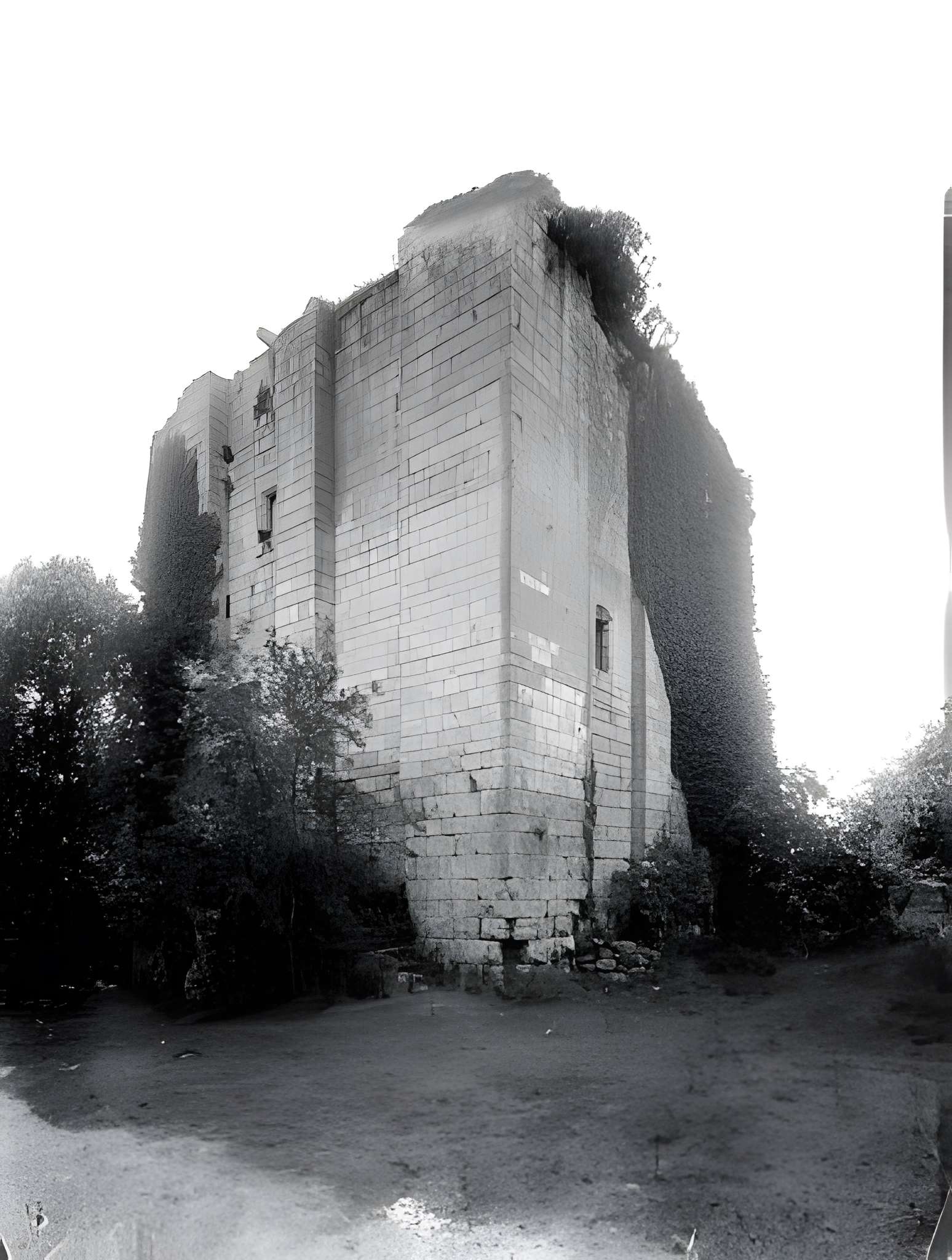 Tour de l'Isleau de Saint-Sulpice-d'Arnoult