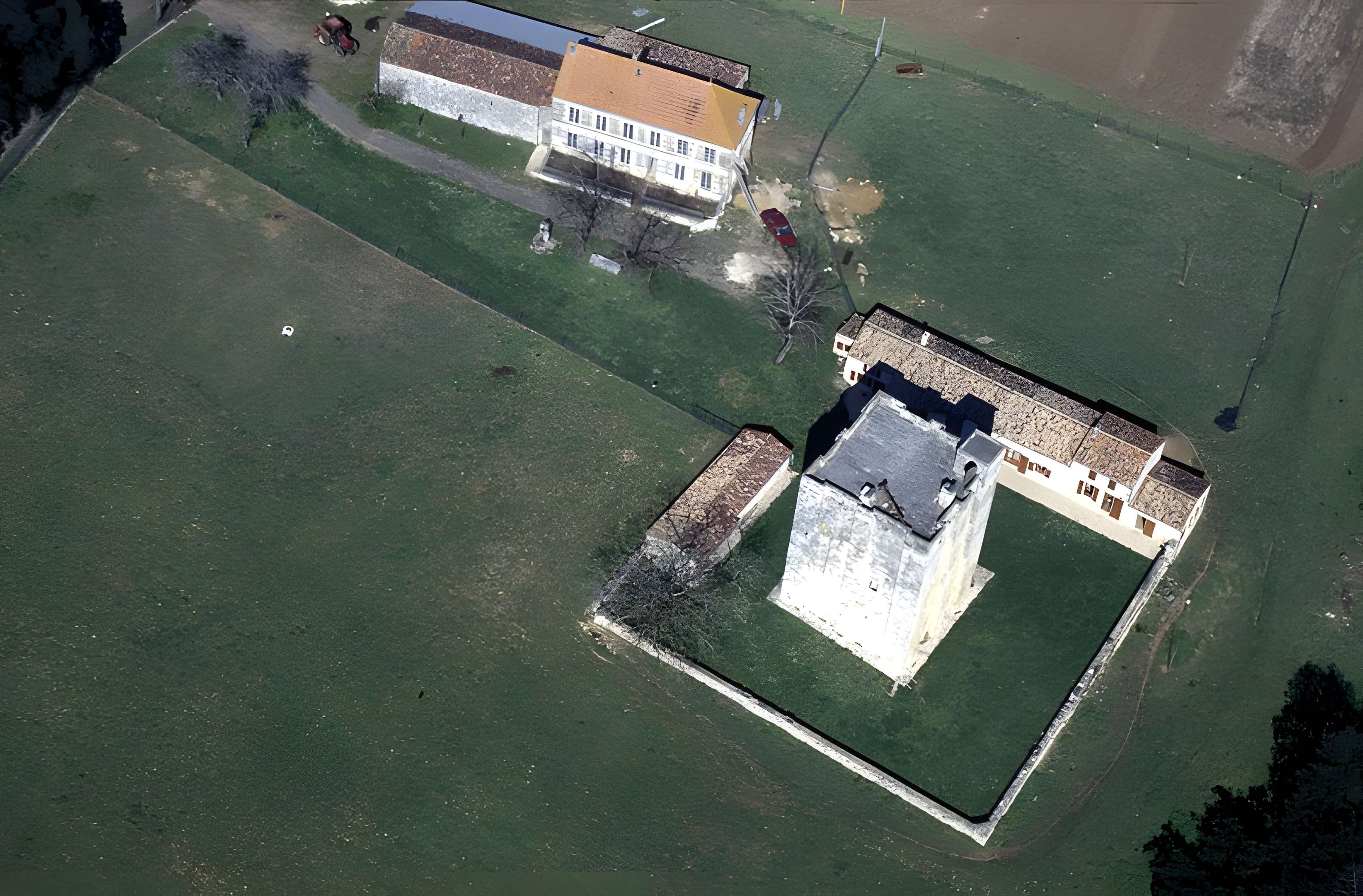 Tour de l'Isleau de Saint-Sulpice-d'Arnoult