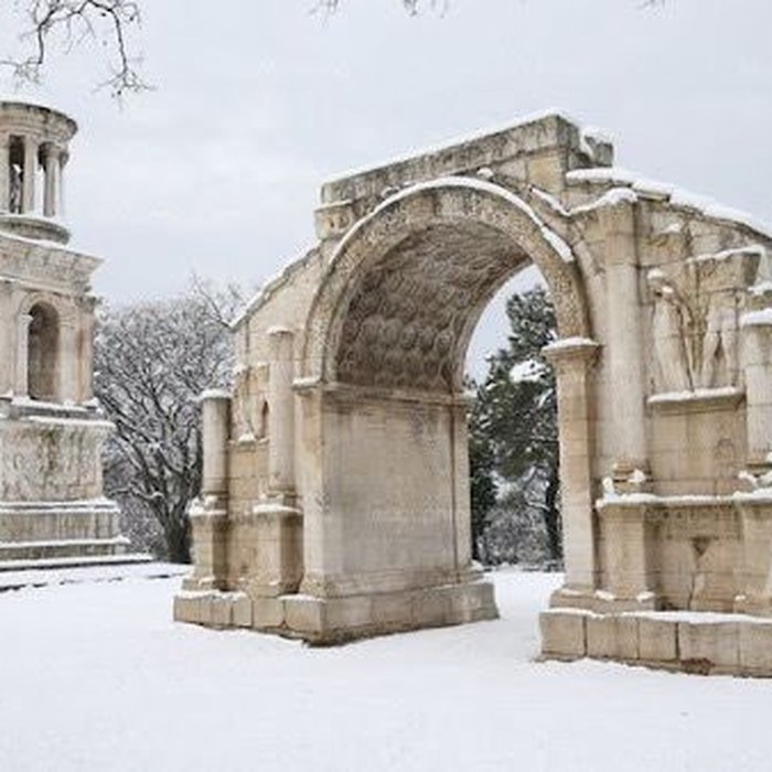 Photo de Arc de triomphe de Glanum à Saint-Rémy-de-Provence