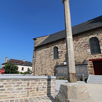 Croix du cimetière de Bréal-sous-Montfort
