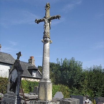 Croix du cimetière de Douville-en-Auge