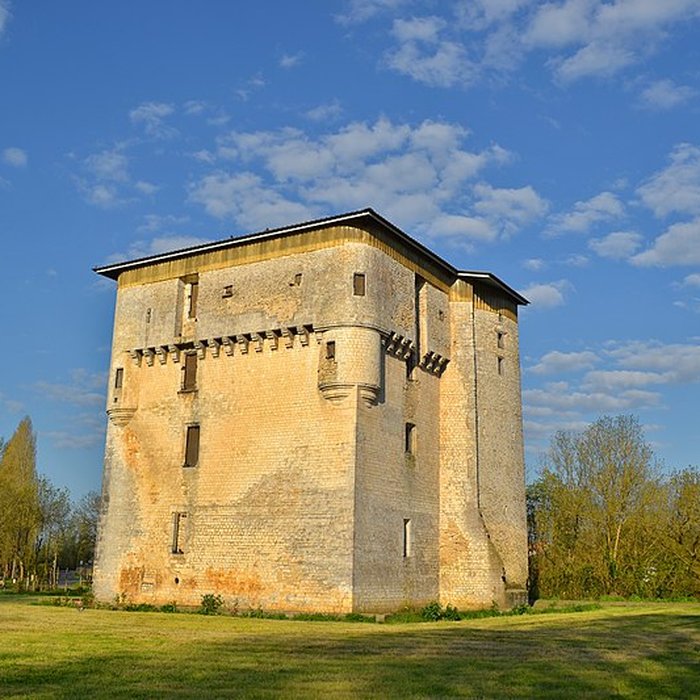 Photo de Tour de Moricq dAngles