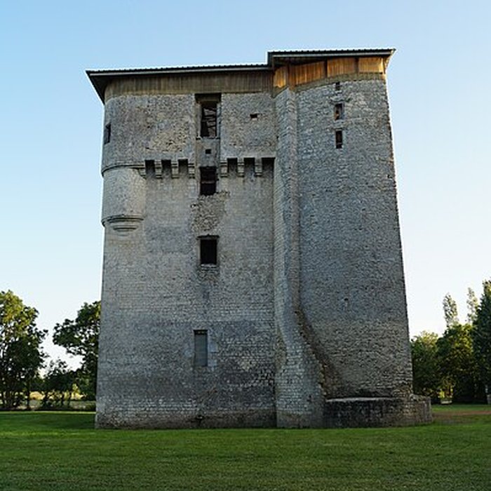 Photo de Tour de Moricq dAngles