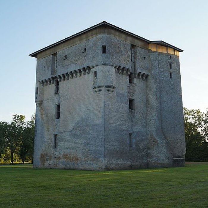 Photo de Tour de Moricq dAngles