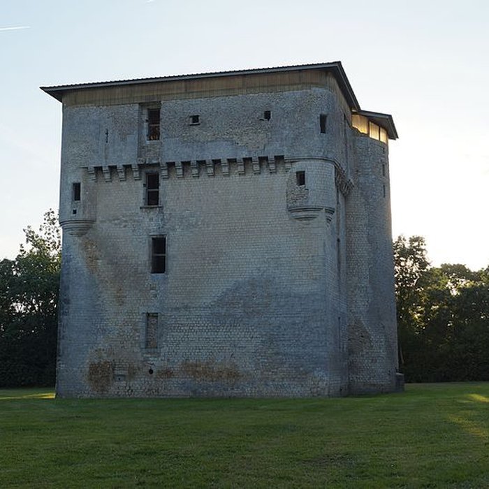 Photo de Tour de Moricq dAngles