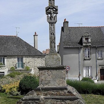 Croix du cimetière de Pléchâtel