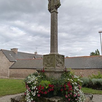 Croix du cimetière de Plestan