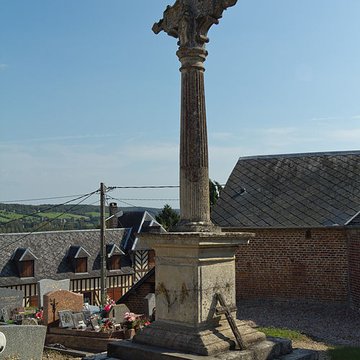 Croix du cimetière de Saint-Pierre-de-Mailloc