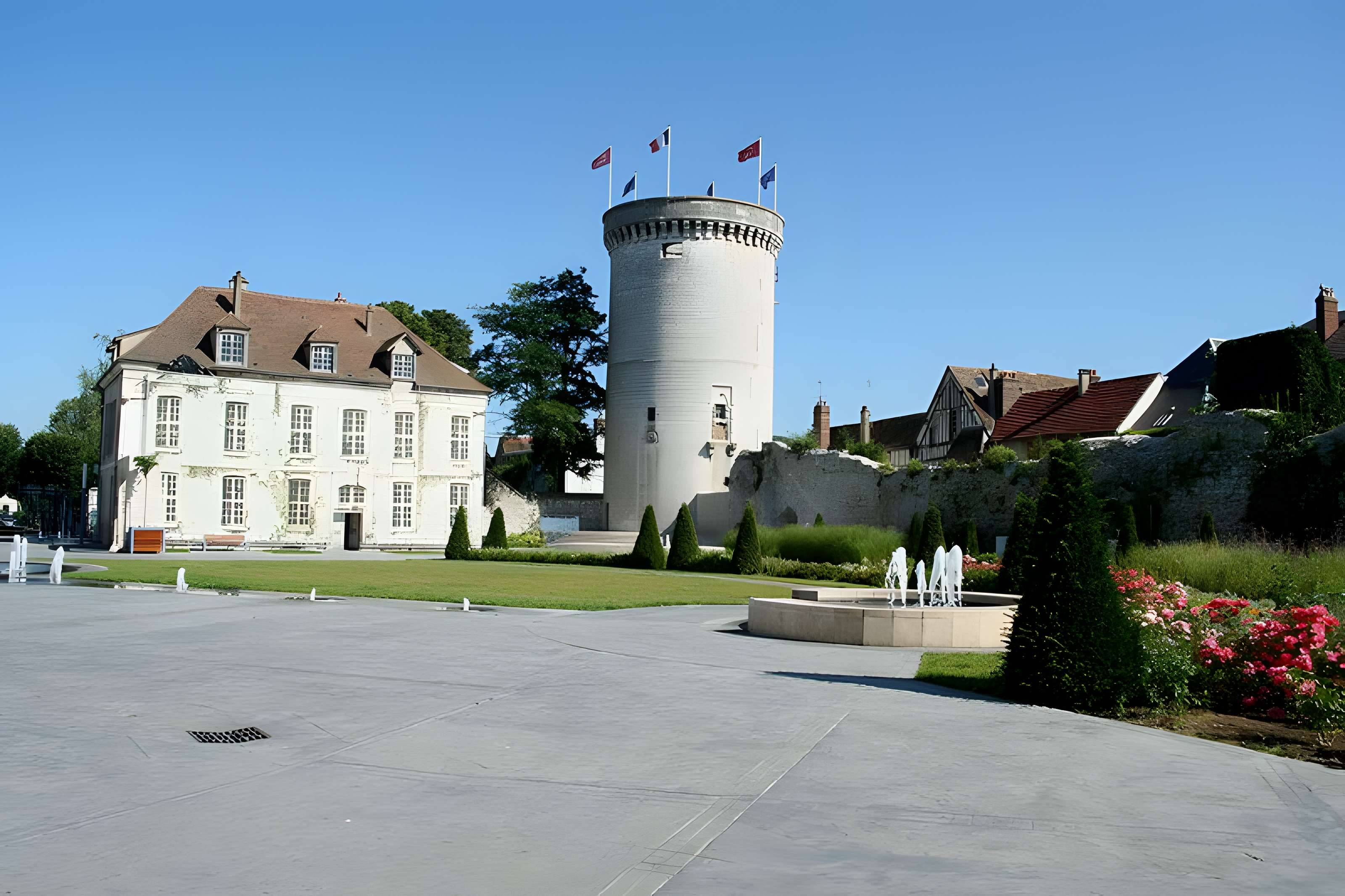 Tour des archives de Vernon