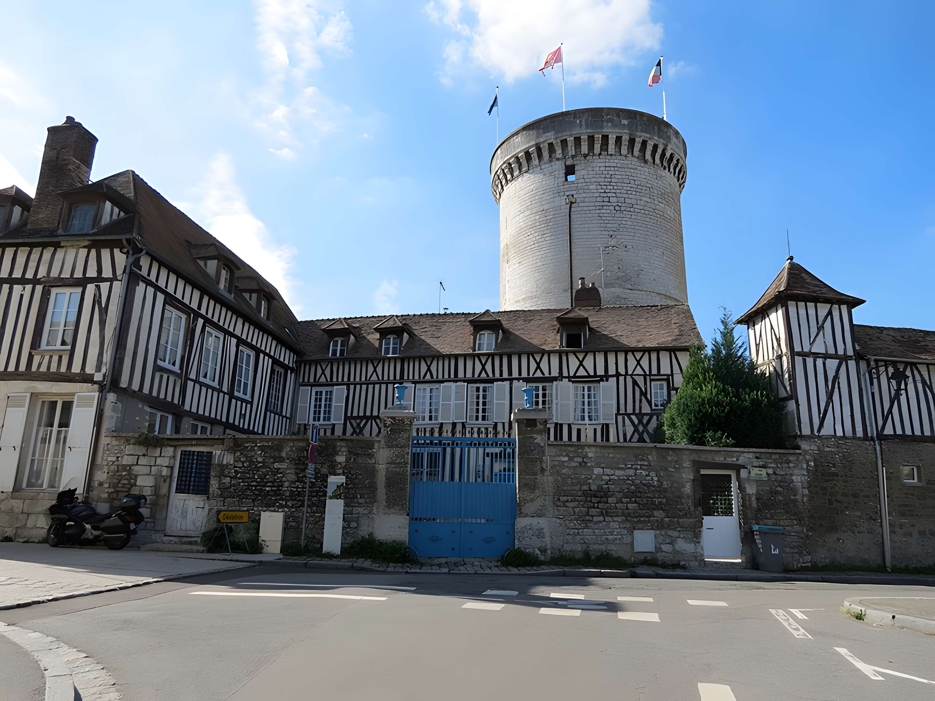 Tour des archives de Vernon