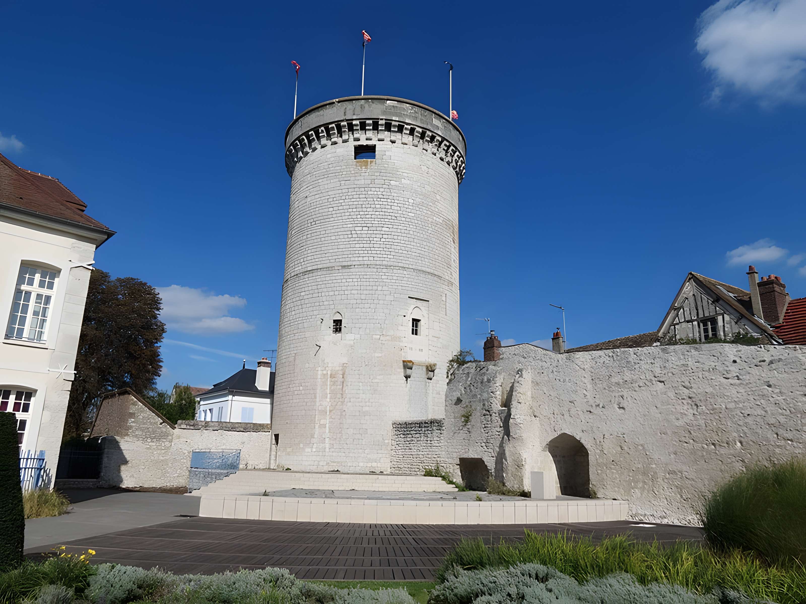 Tour des archives de Vernon