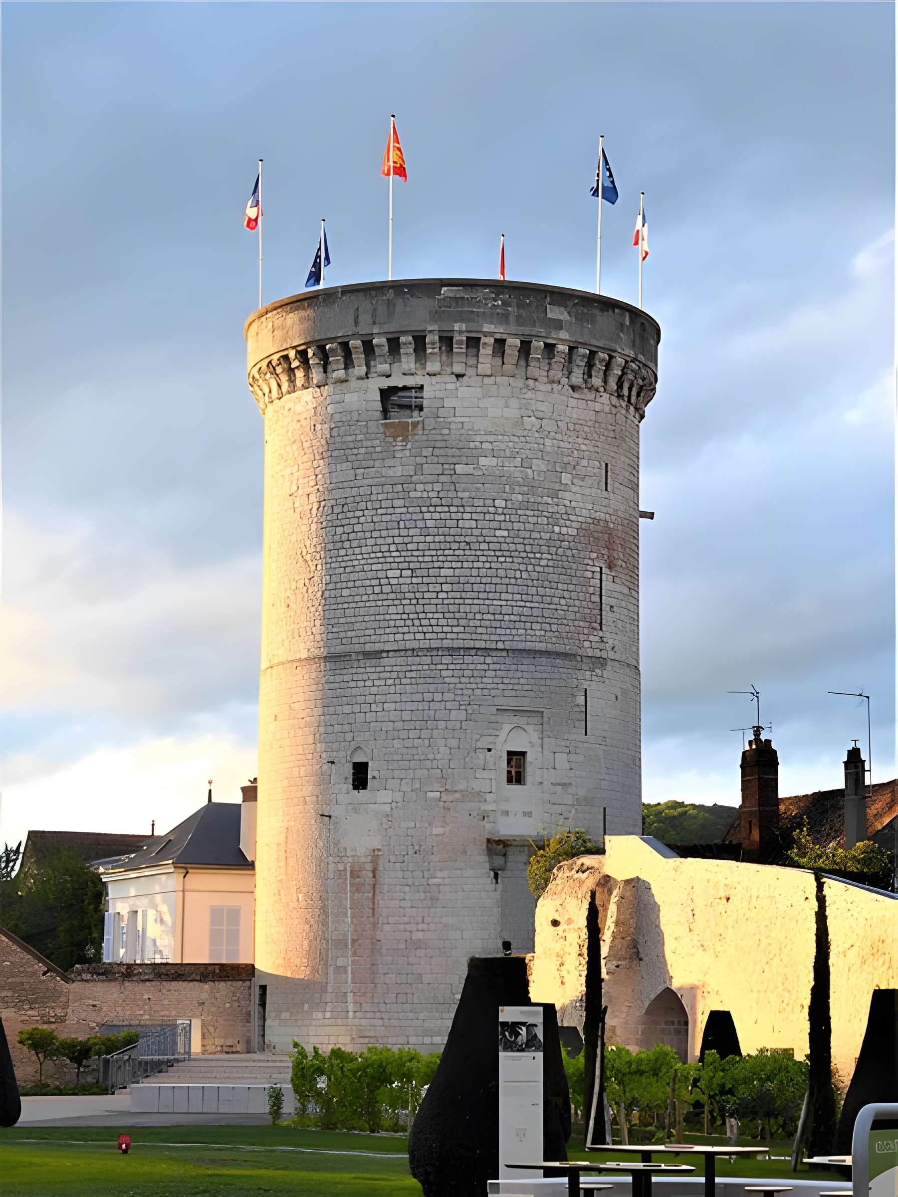 Tour des archives de Vernon