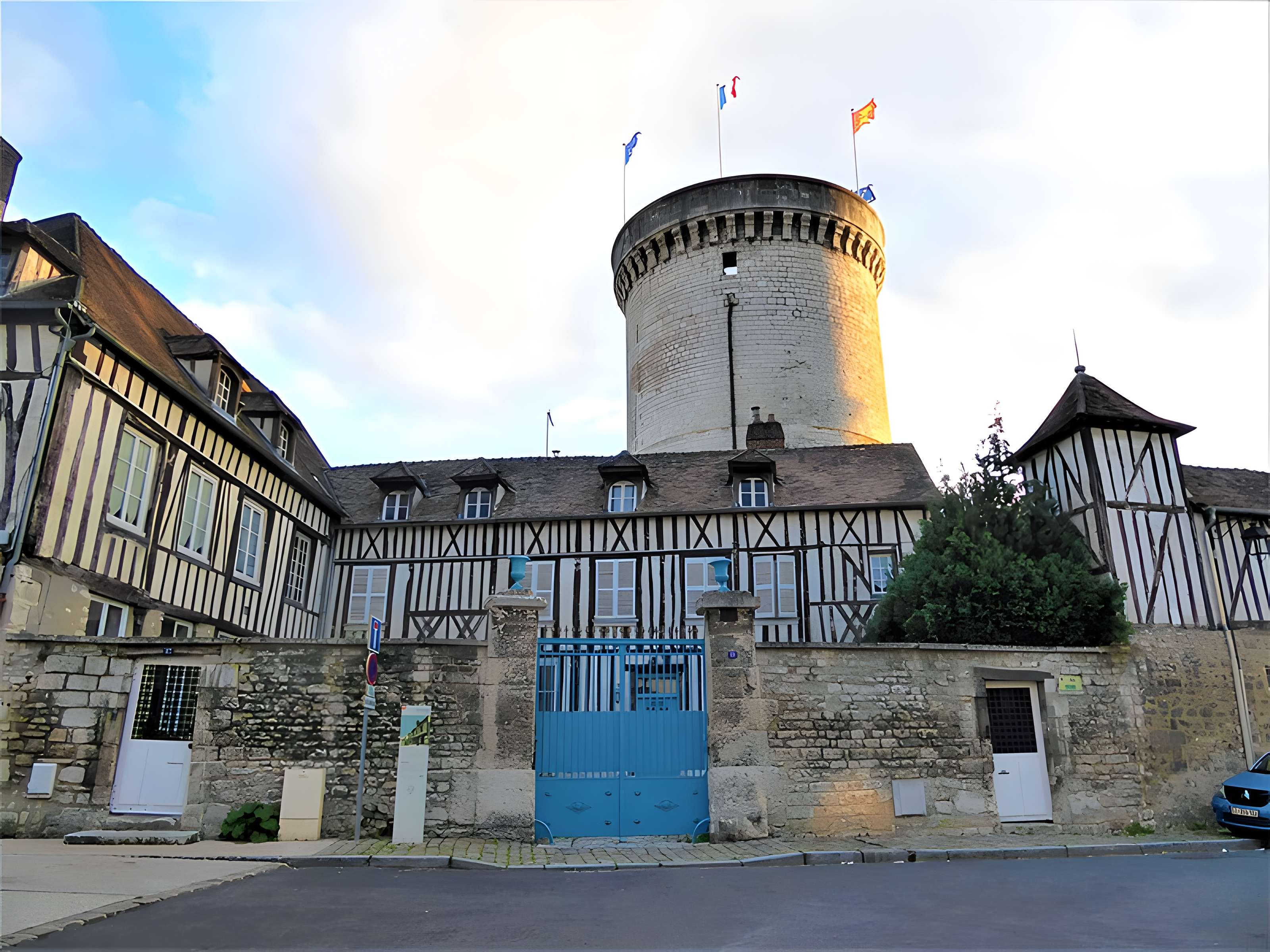 Tour des archives de Vernon