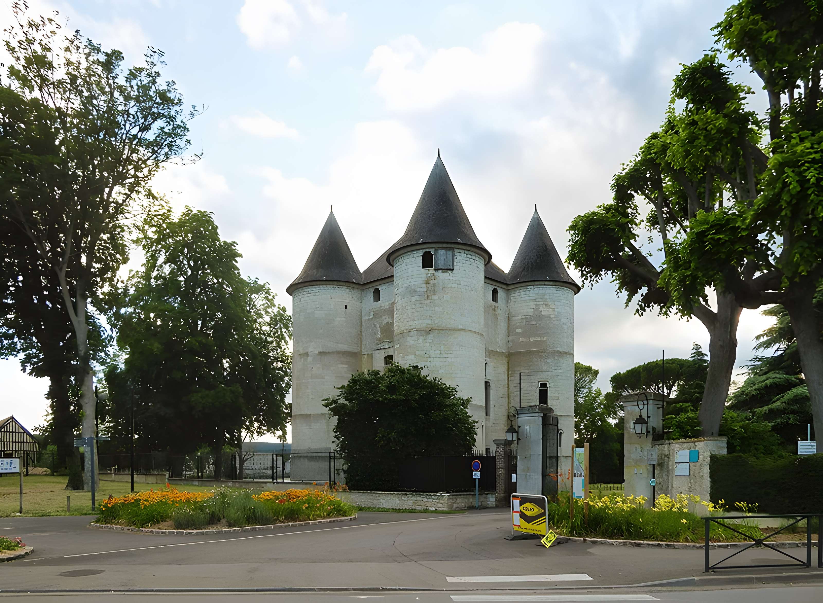 Tour des archives de Vernon