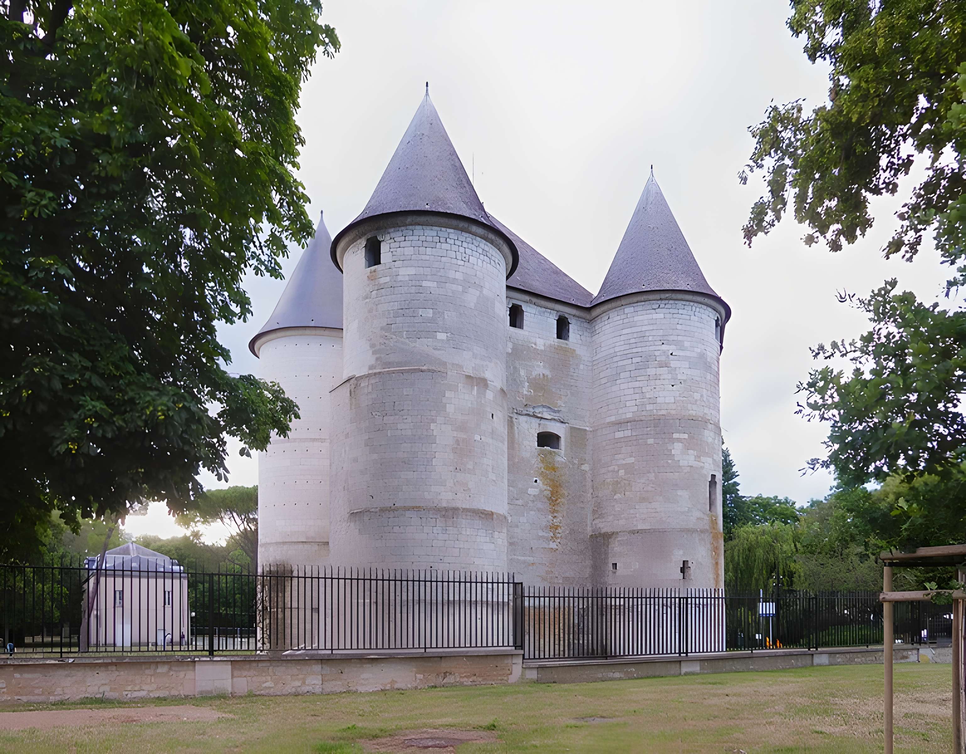 Tour des archives de Vernon