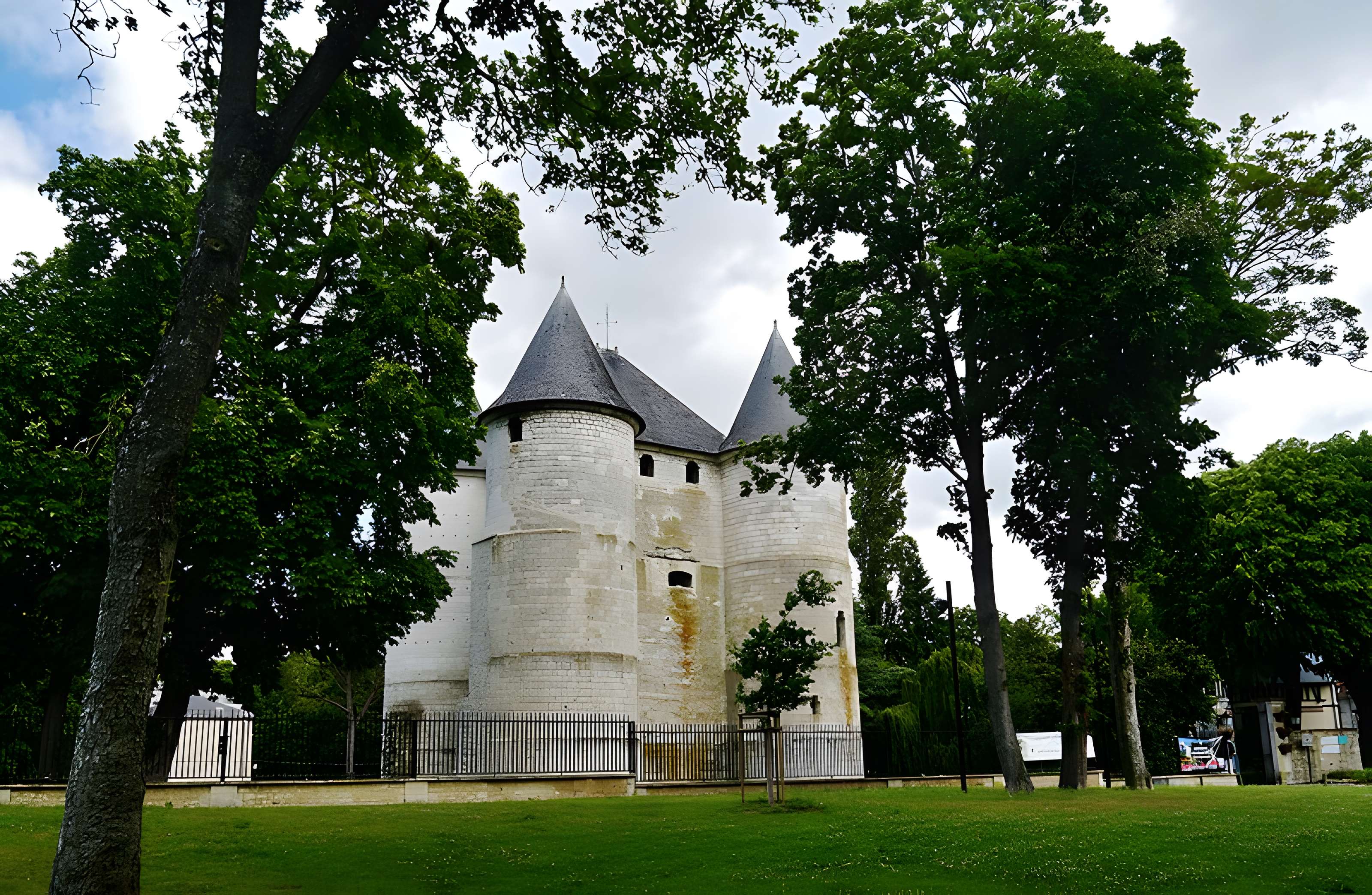 Tour des archives de Vernon