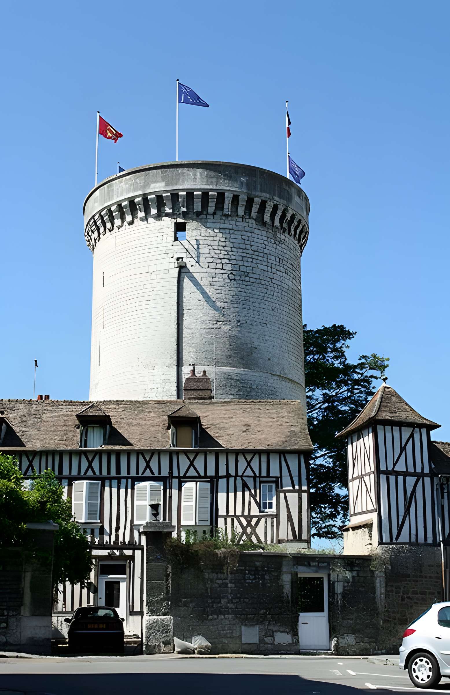 Tour des archives de Vernon