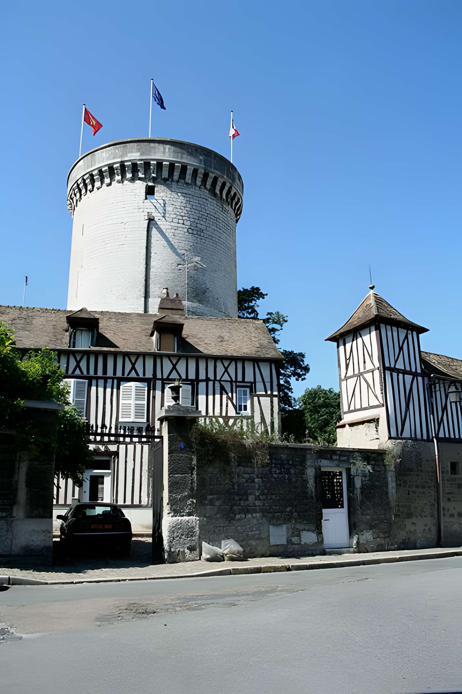 Tour des archives de Vernon