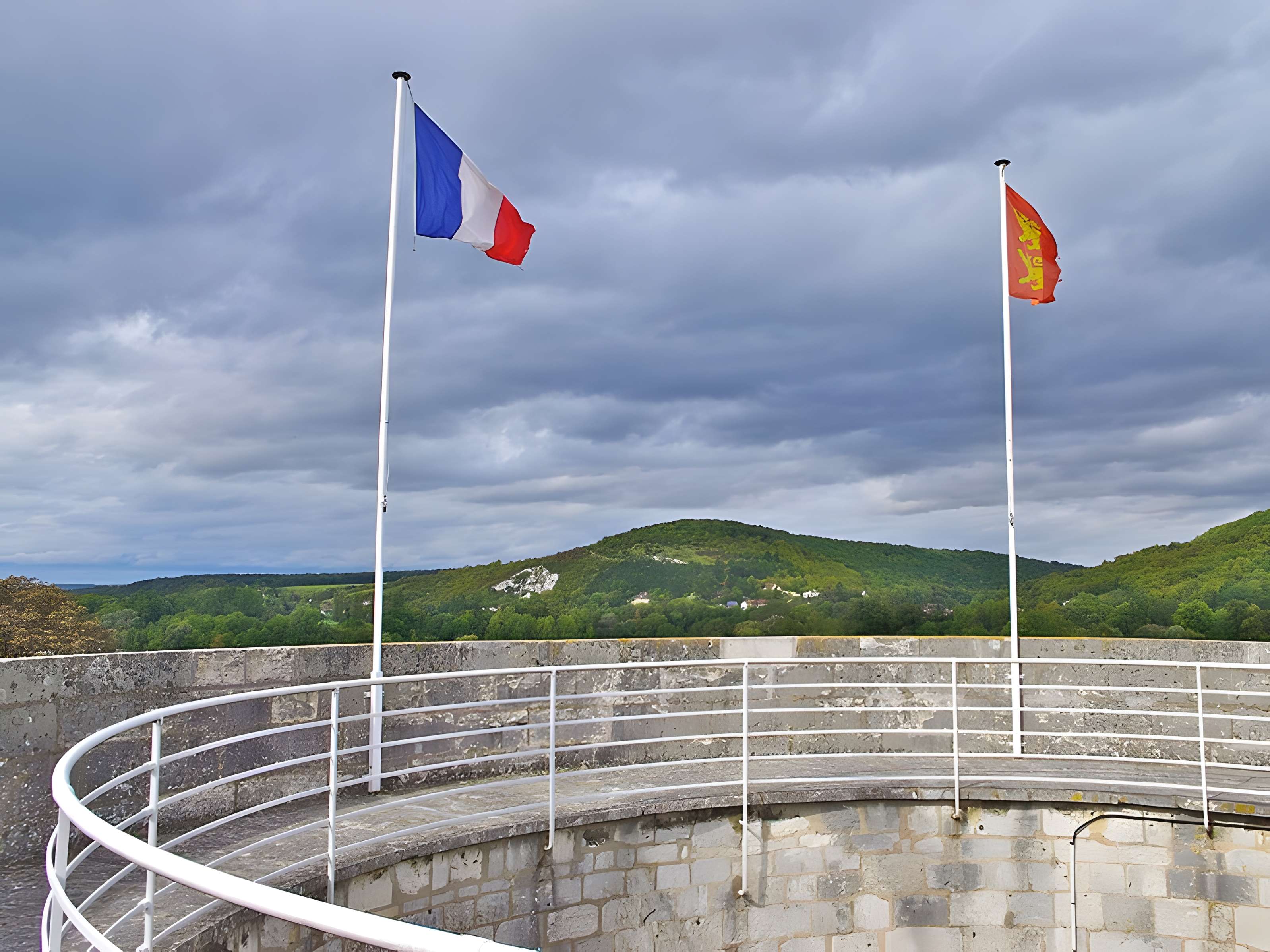 Tour des archives de Vernon