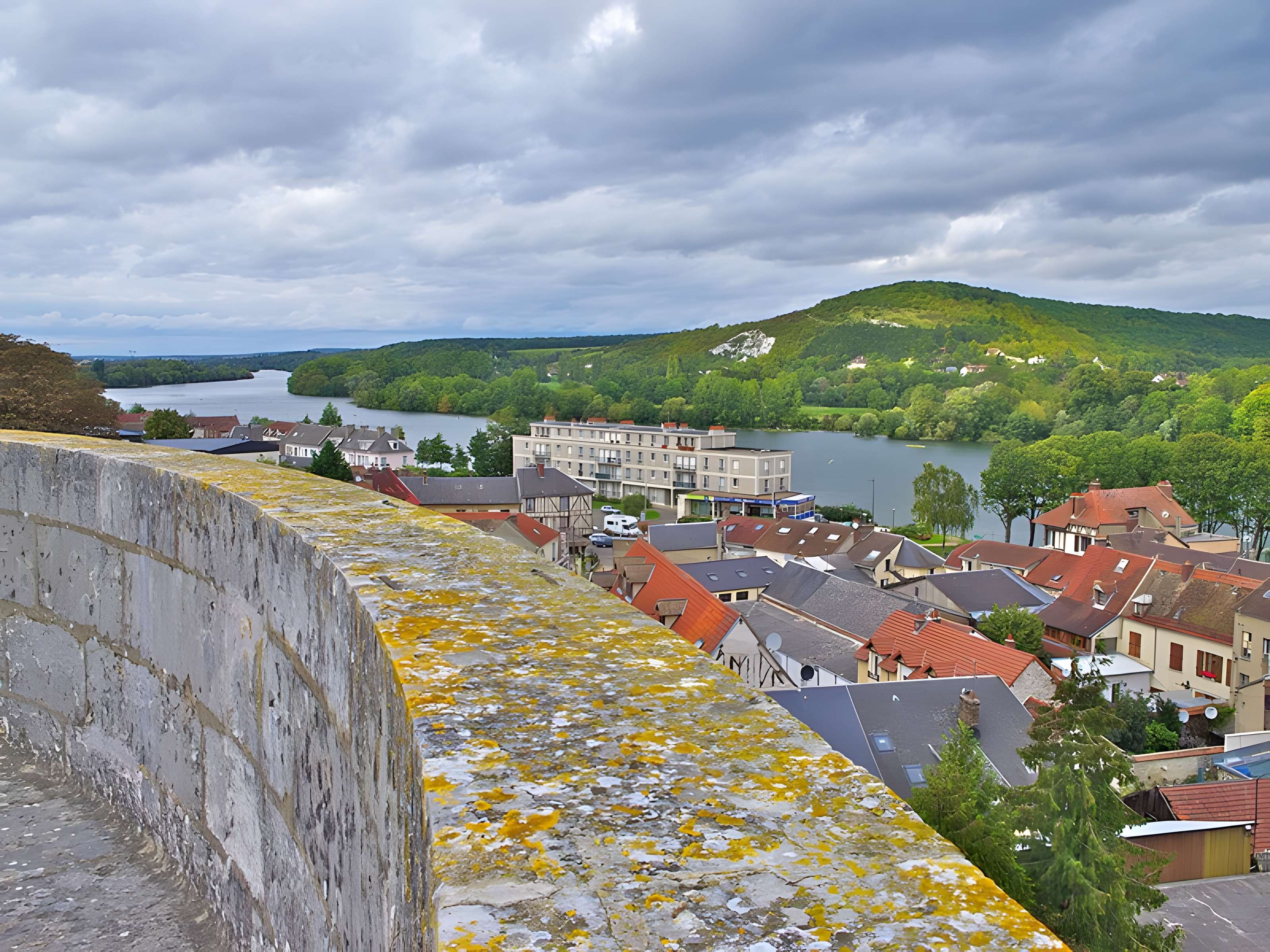 Tour des archives de Vernon