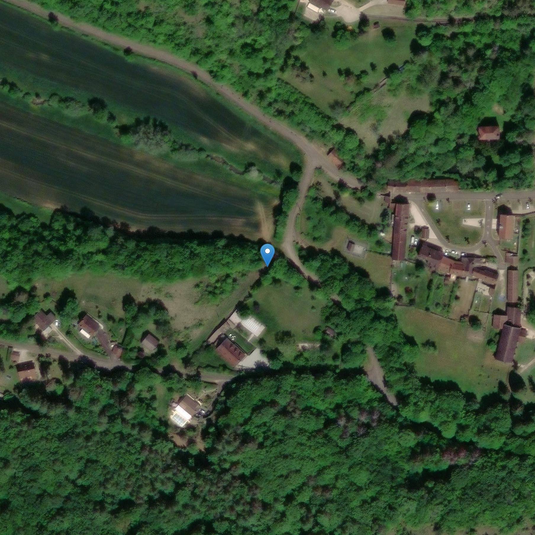 Photo de Croix et grange dîmière d'Oizerolle