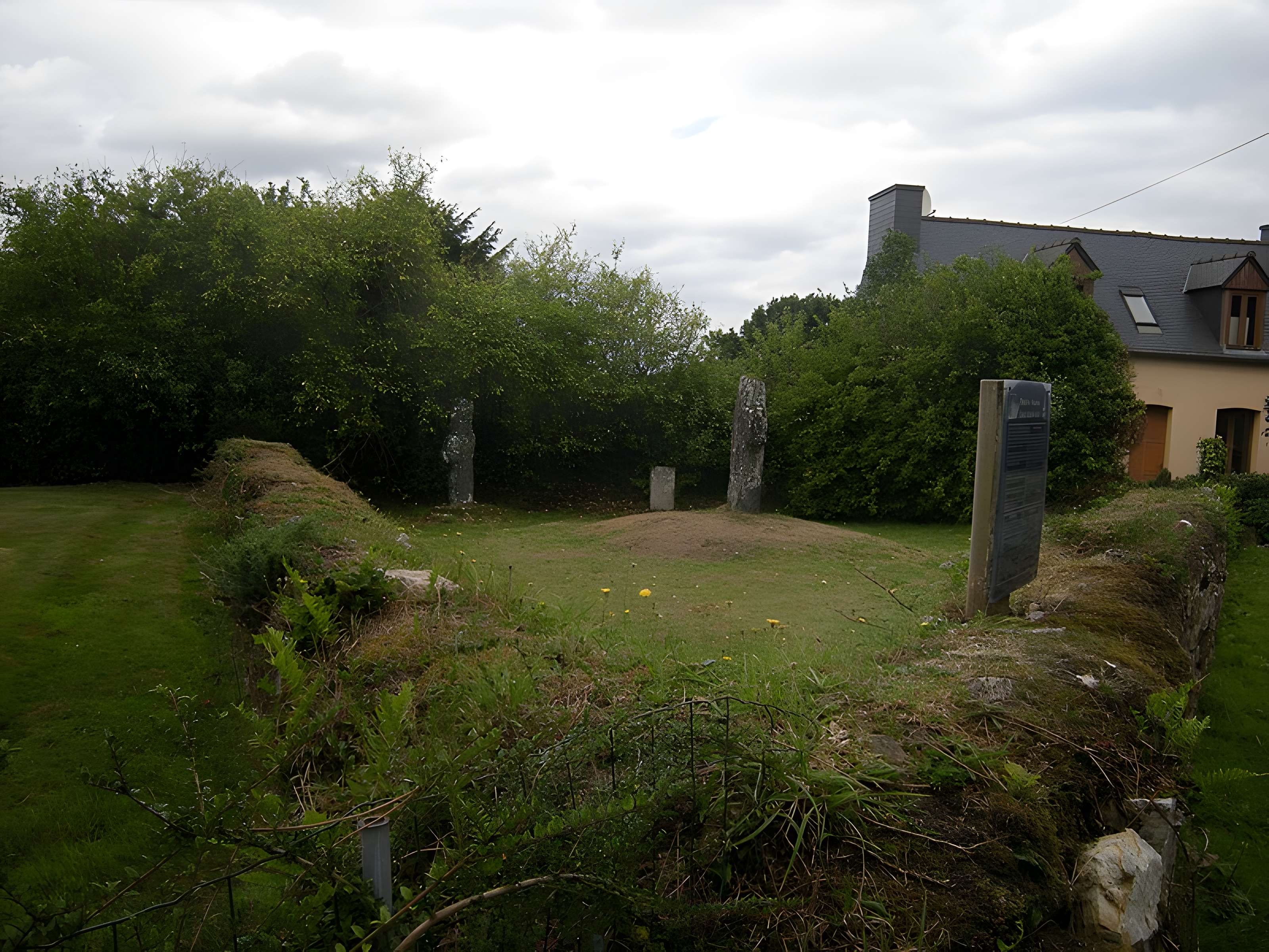Croix funéraire à inscription de Plourivo