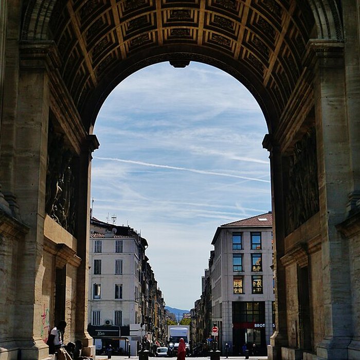 Photo de Porte dAix : larc de triomphe