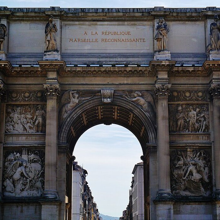 Photo de Porte dAix : larc de triomphe