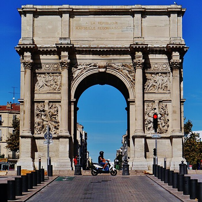 Photo de Porte dAix : larc de triomphe