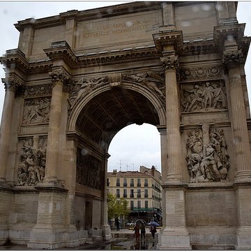 Porte dAix : larc de triomphe