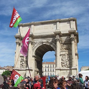 Porte dAix : larc de triomphe