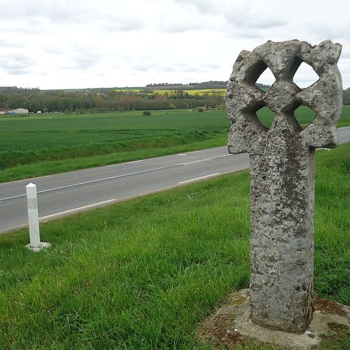 Photo de Croix percée de Neaufles-Saint-Martin