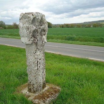 Croix percée de Neaufles-Saint-Martin