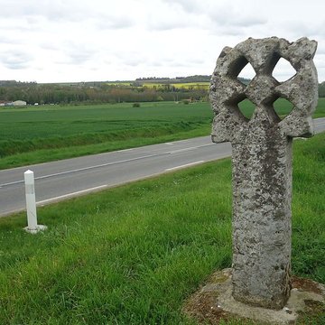 Croix percée de Neaufles-Saint-Martin