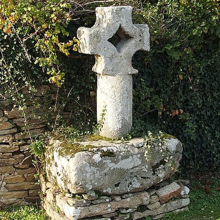 Photo de Croix percée de Pluneret