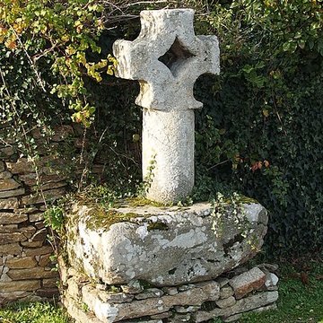 Croix percée de Pluneret