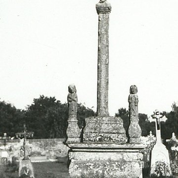 Croix Saint-Yves de Bubry