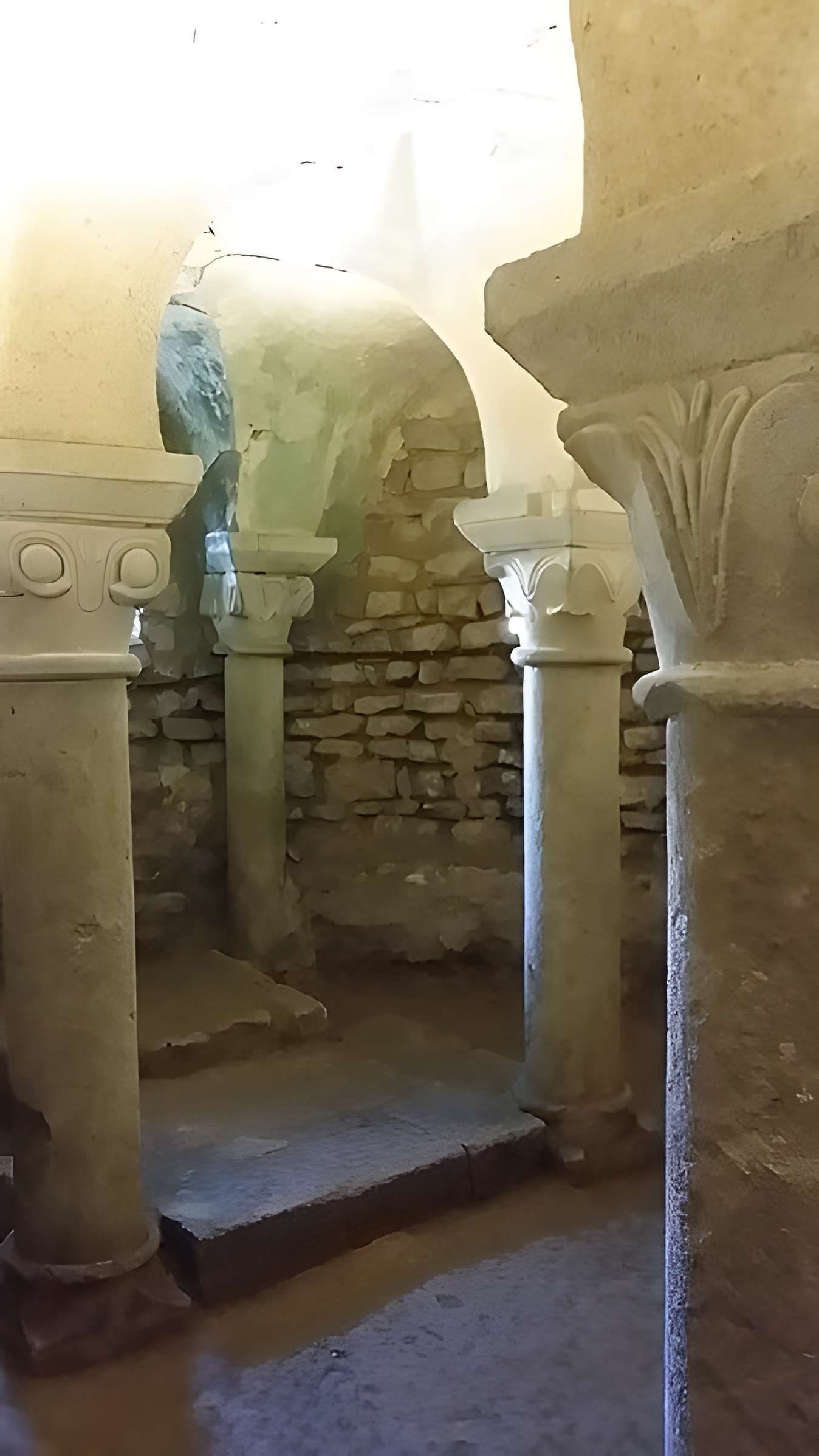 Crypte de l'Église Saint-Romain de Curzon