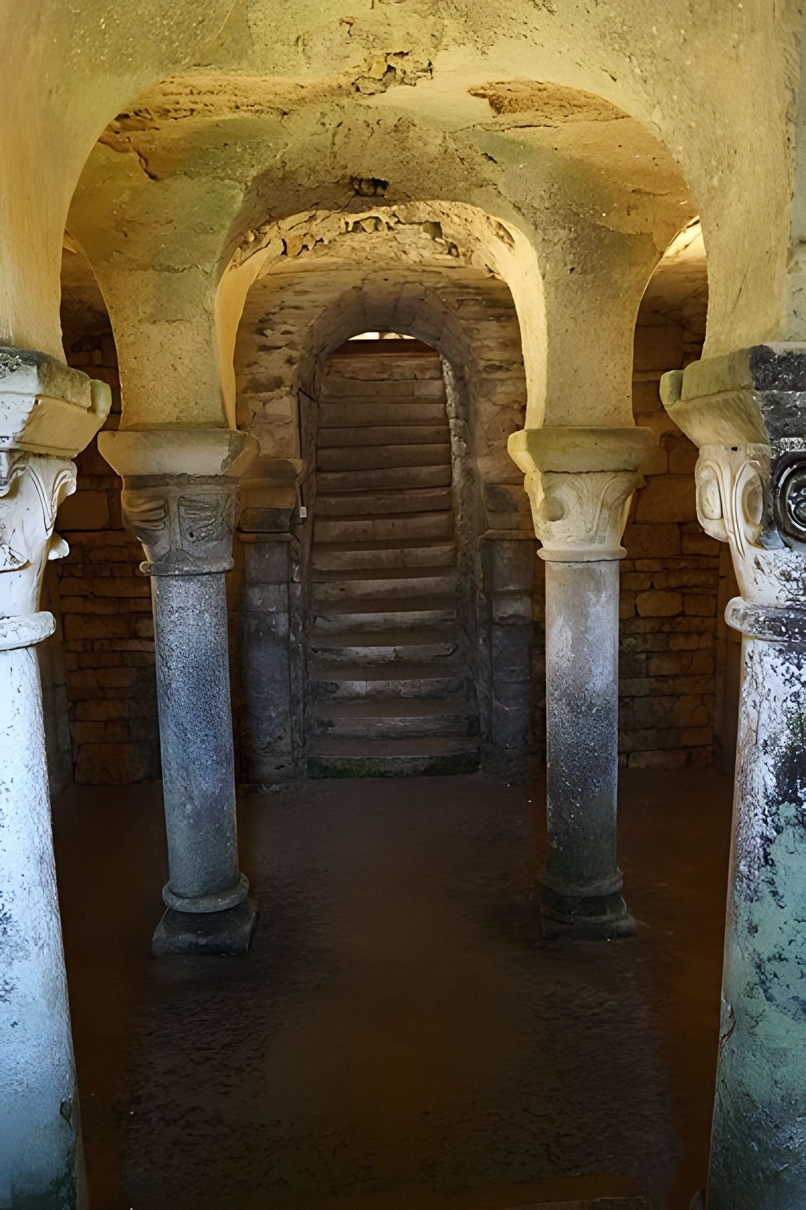 Crypte de l'Église Saint-Romain de Curzon