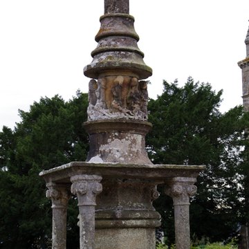 Deux croix de cimetière de Saint-Maudez