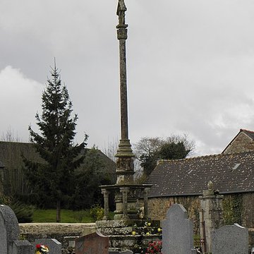 Deux croix de cimetière de Saint-Maudez