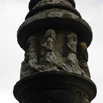 Deux croix de cimetière de Saint-Maudez