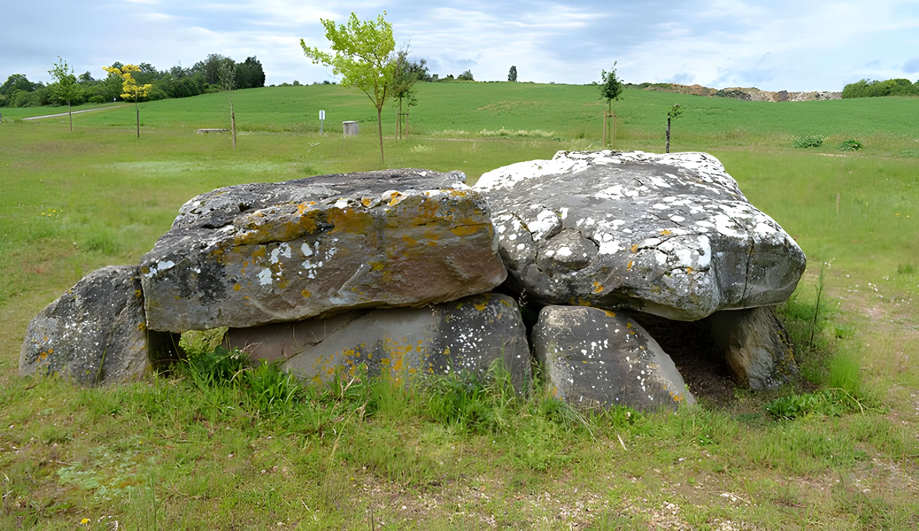 Dolmen d'Aillé de Saint-Georges-lès-Baillargeaux