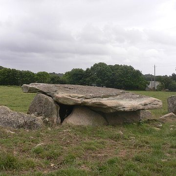 Dolmen de Kerviniou à Guiscriff