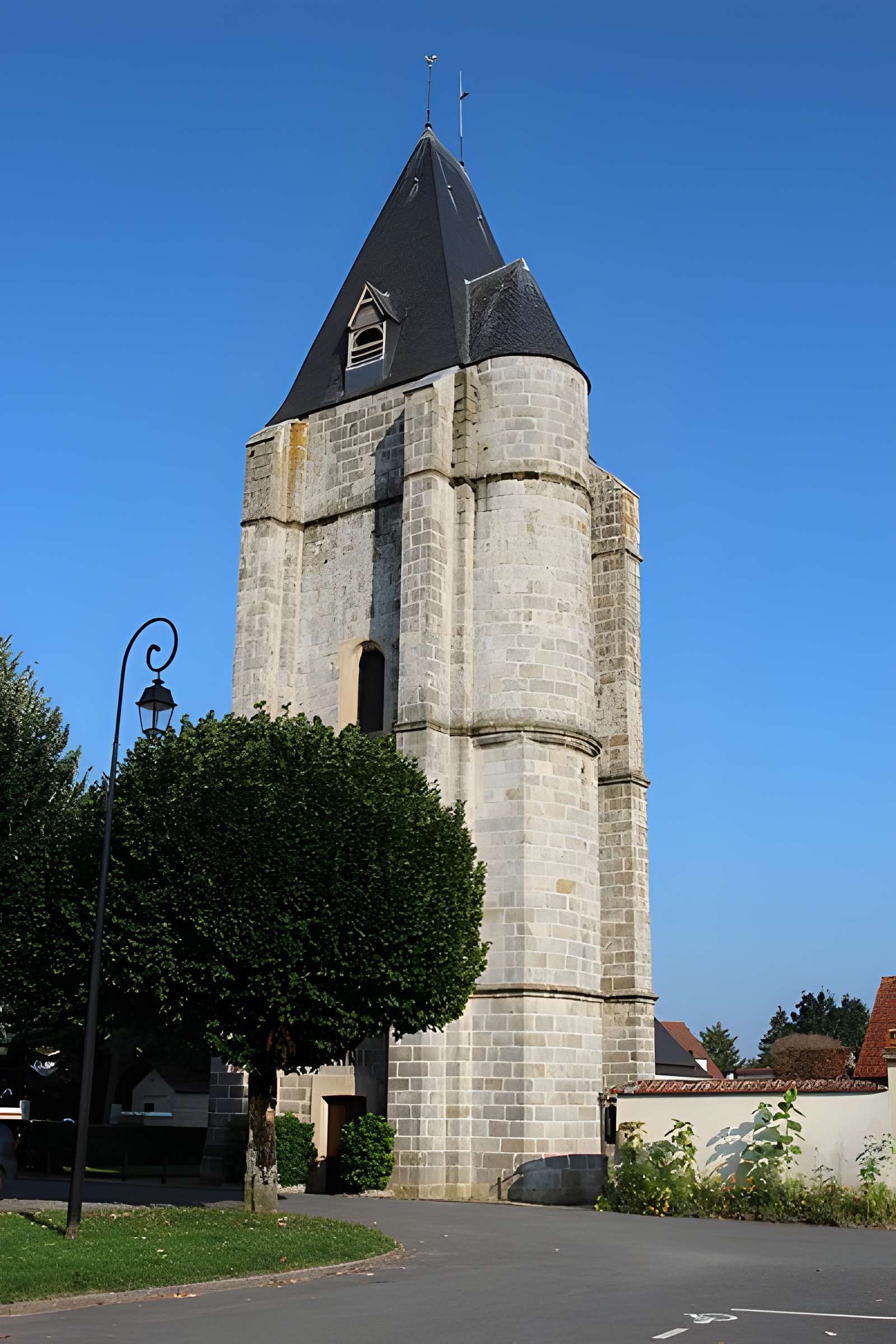 Tour du Pilori de Lormaye