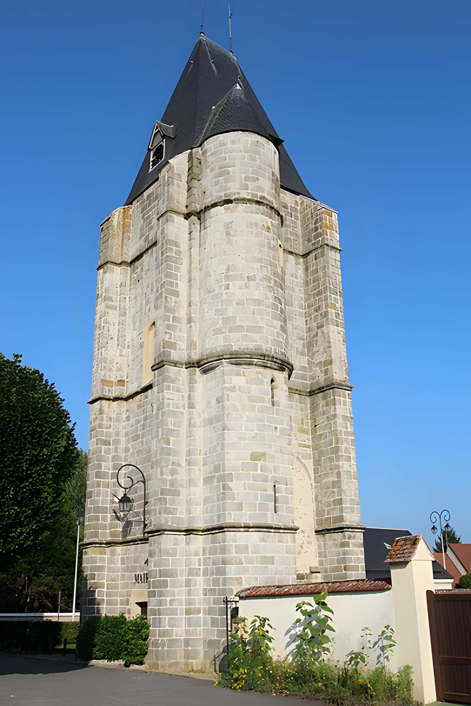 Tour du Pilori de Lormaye