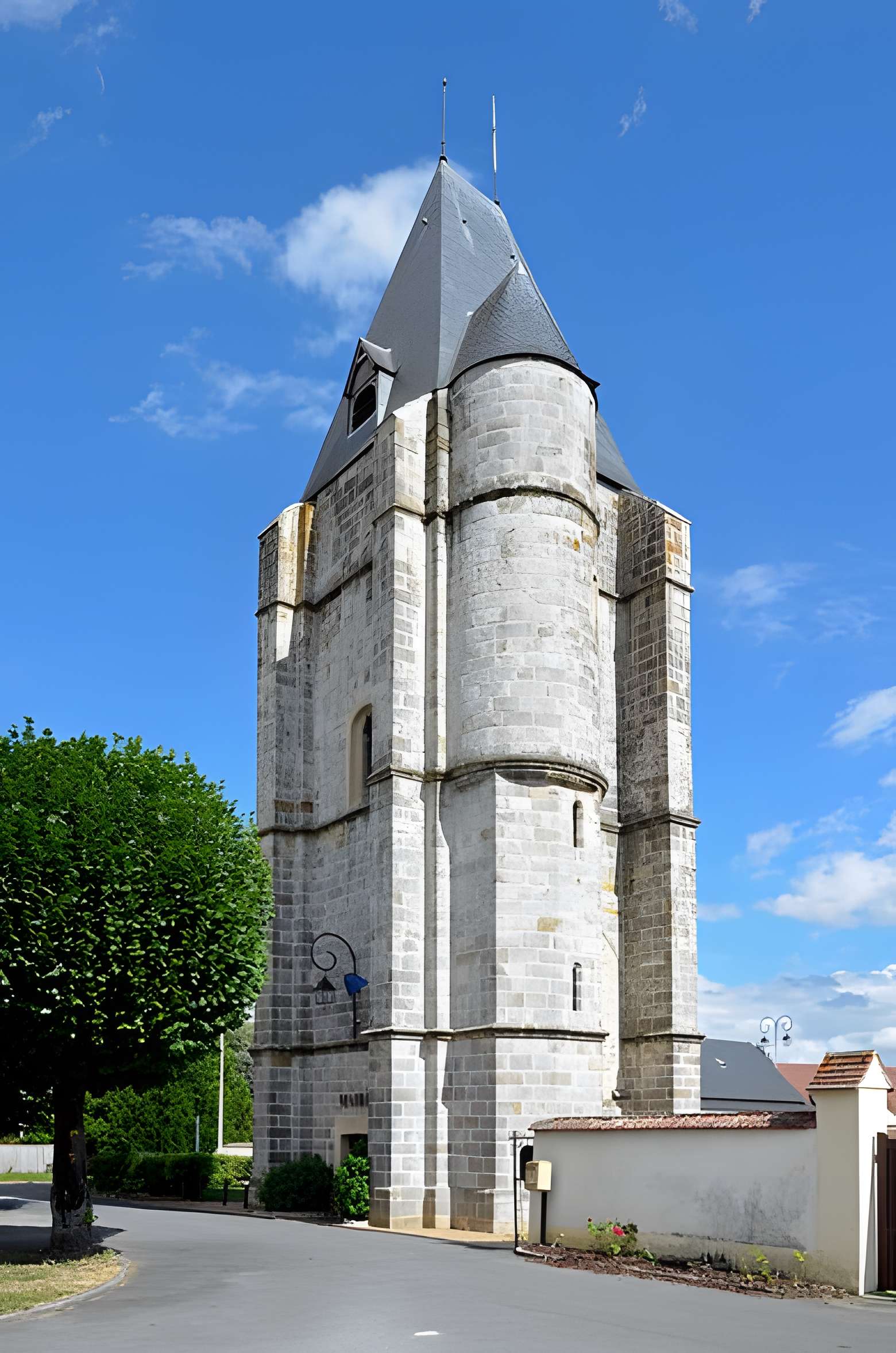 Tour du Pilori de Lormaye 