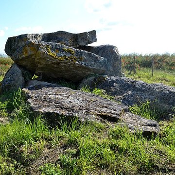 Dolmen de la Fontaine à Saint-Léger-de-Montbrillais