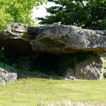 Dolmen de la Fontaine à Saint-Léger-de-Montbrillais
