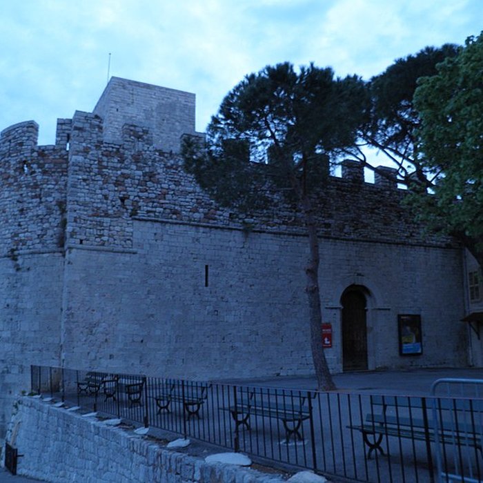 Photo de Tour du Suquet, chapelle Sainte-Anne et église Notre-Dame-de-lEspérance